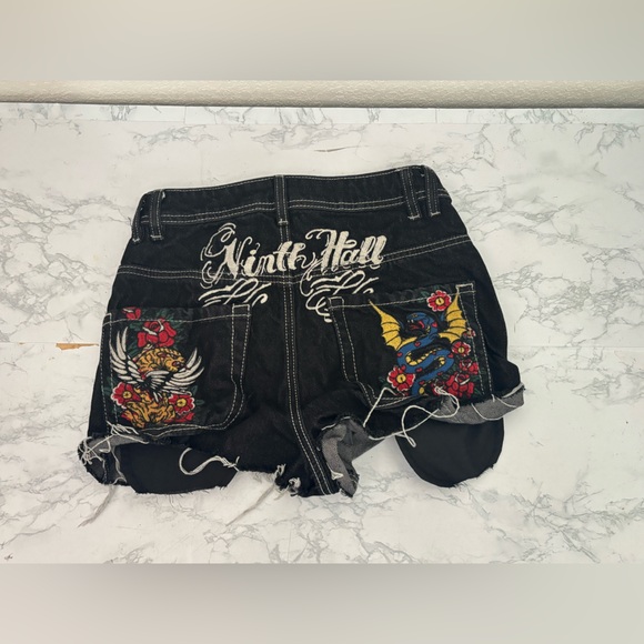 Ninth Hall Women’s Idle Rinse Black Denim Jeans shorts Size 0 Embroidered - Picture 3 of 6